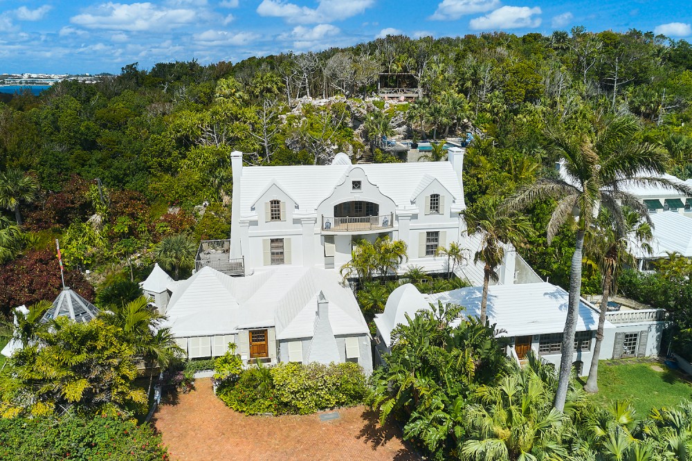 8 bed House For Rent in , 